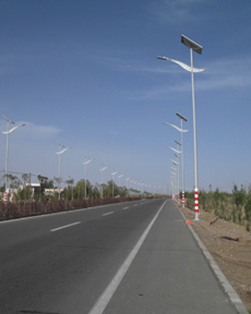 格尔木东开发区太阳能路灯